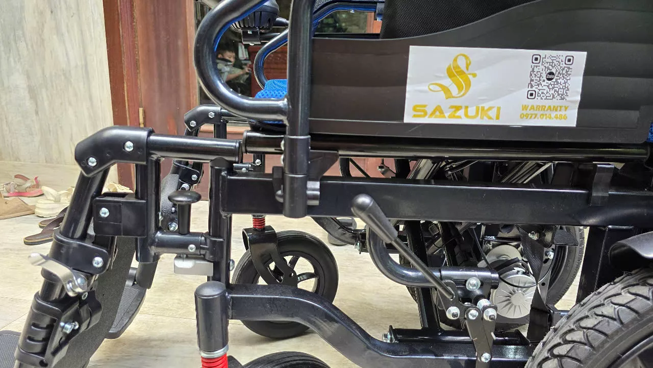 Khung xe thép mạ crom, phanh điện từ và tem bảo hành Sazuki