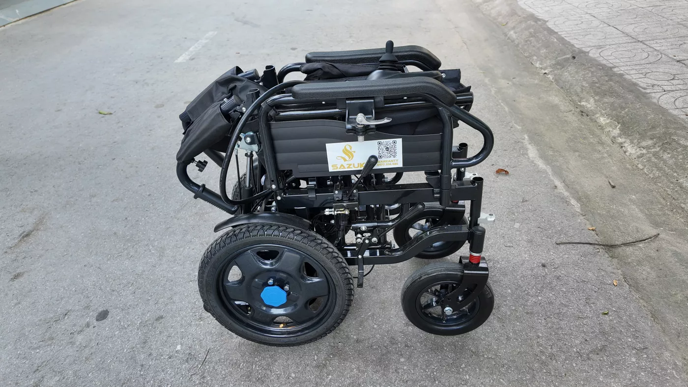 Xe lăn điện Sazuki S14 gấp gọn bỏ cốp ô tô